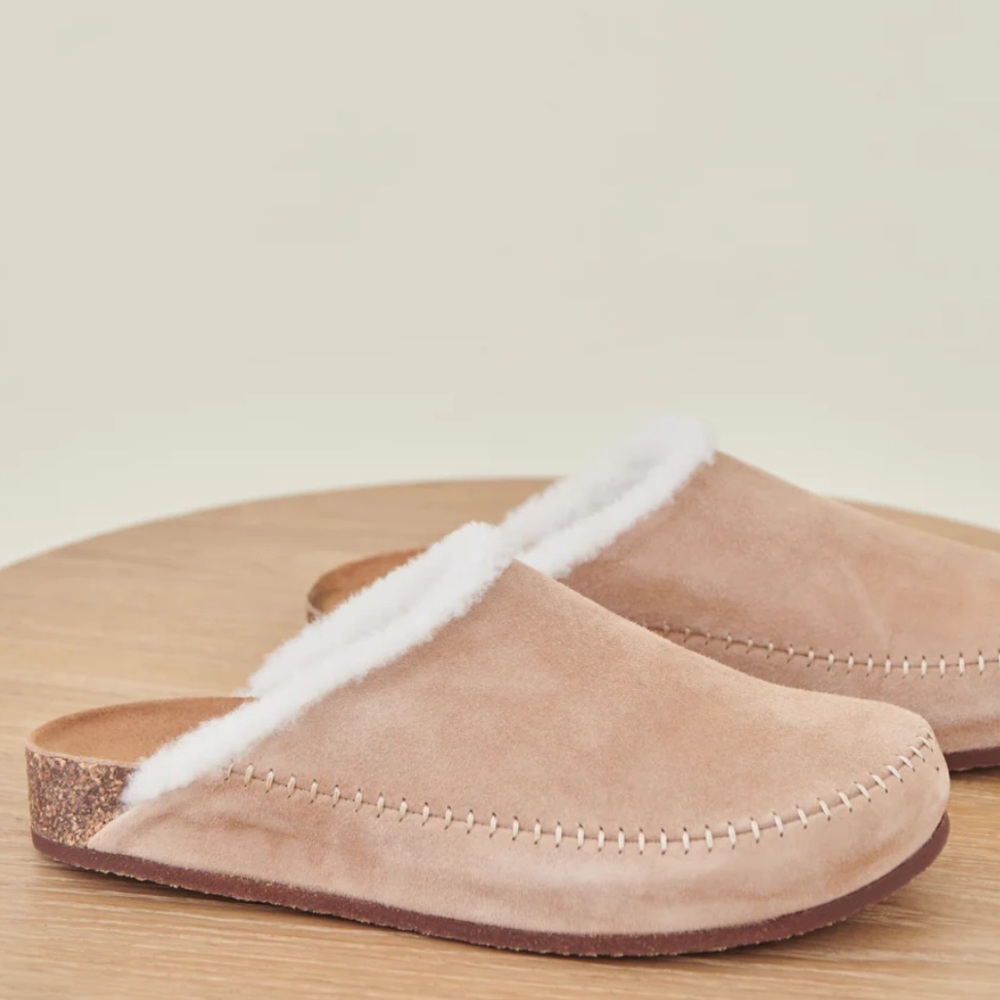 Jenni Kayne shear lined moc clog size 10 which is a 40